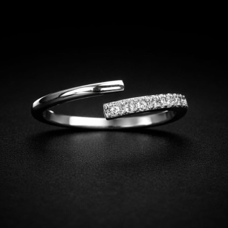 Minimal Çubuk Detaylı Zirkon Taşlı Yüzük