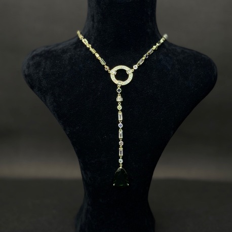 Altın Renk Halka Detaylı Yeşil Damla Taşlı Uzun Kolye