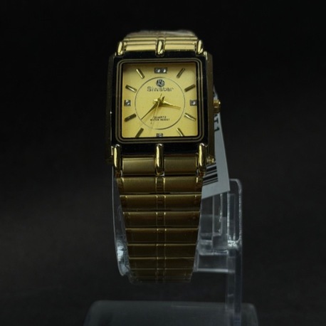 Kare Form Klasik Altın Ton Saat