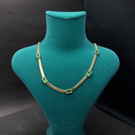 Zümrüt Ton Kare Taşlı Gold Kolye