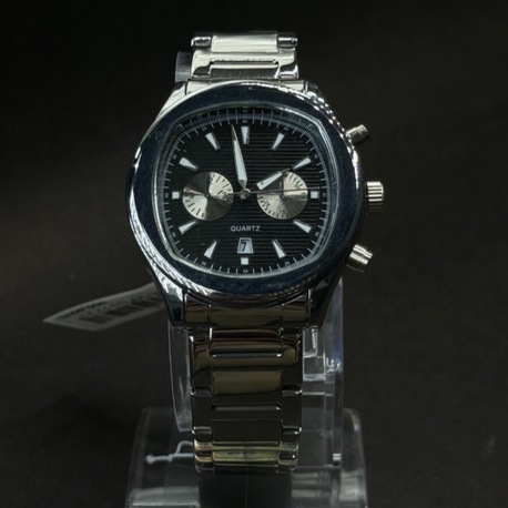 Yuvarlak Kasa Siyah Detaylı Analog Kol Saati