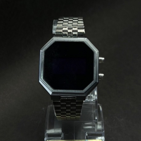 Minimal Ekranlı Sekizgen Dijital Saat