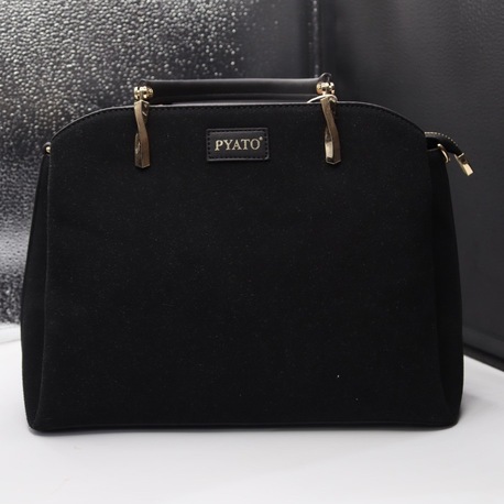 Siyah Renk Sade ve Şık Kadın Çanta