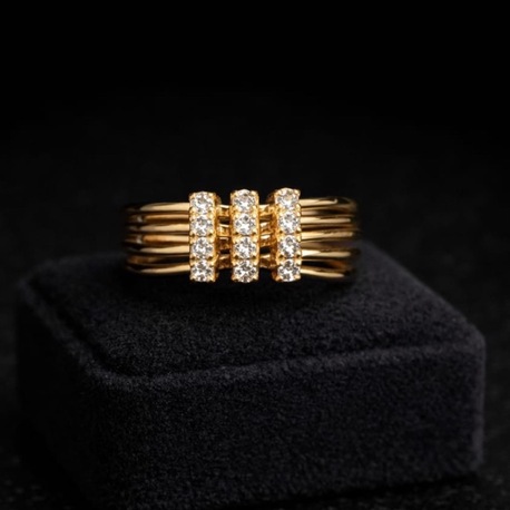 Üç Sıra Taş Detaylı Modern Yüzük