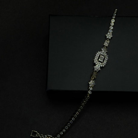 Beyaz Işıltılı Zarif Bileklik